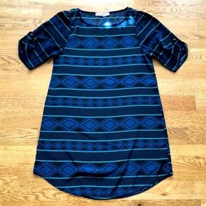 L: Geometric pattern tunic top, Shades of Blue